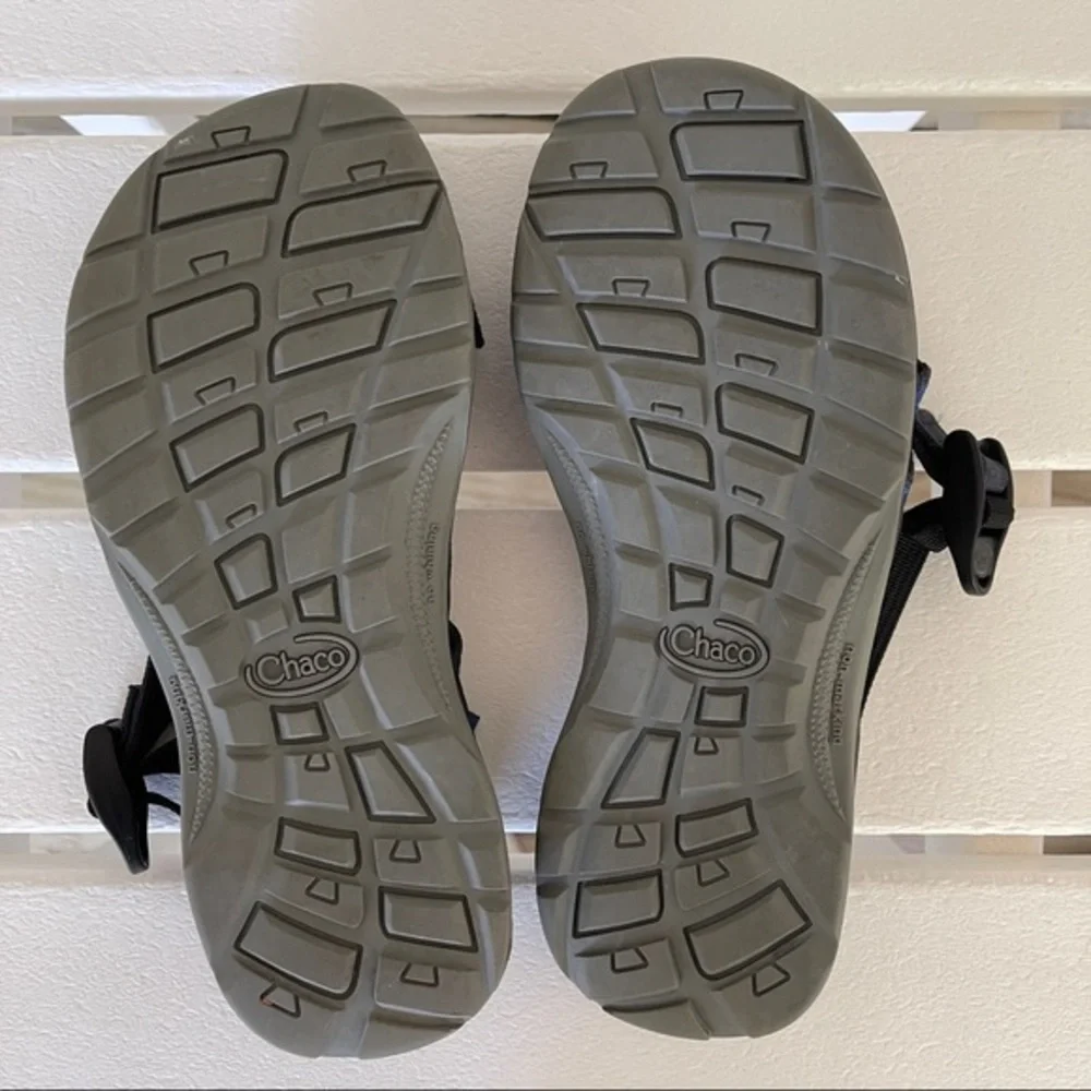 Chaco water shoes Kids size 3 blue nearly new